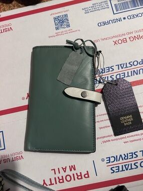 Genuine Leather Green Leather Wristlet with Cream Strap